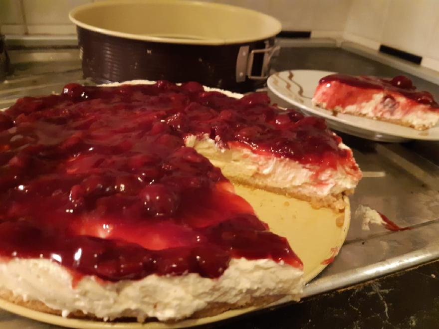 Cheesecake-White chocolate cherry cheesecake