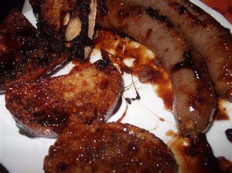 Sweet sausage with apple (Botifarra dolça amb poma)